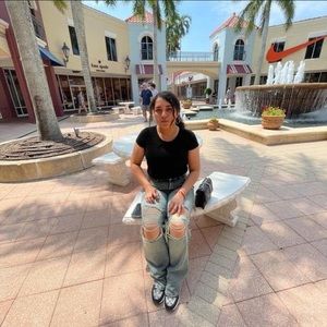 Meet your Posher, Alejandra